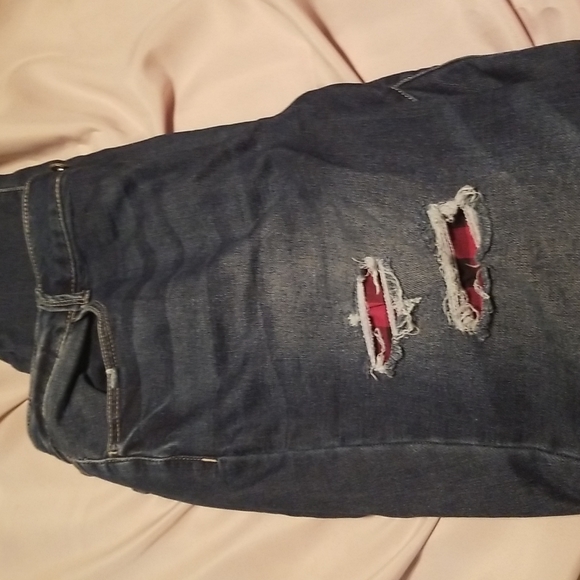 Distressed buffalo plaid super cute Maurice's jeans size L - Picture 4 of 5